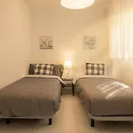Апартаменты Stunning Modern 2br Next To Feria *