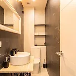 Bright Sunny 2br Island Kitchen In Remedios Sevilla