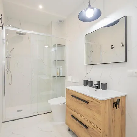New! Stunning Modern 2br Next To Feria *