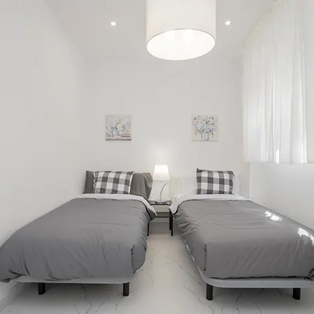 New! Stunning Modern 2br Next To Feria