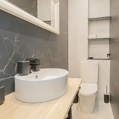 New! Stunning Modern 2br Next To Feria *