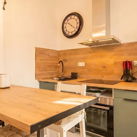 Bright Sunny 2br Island Kitchen In Remedios Lejlighed *