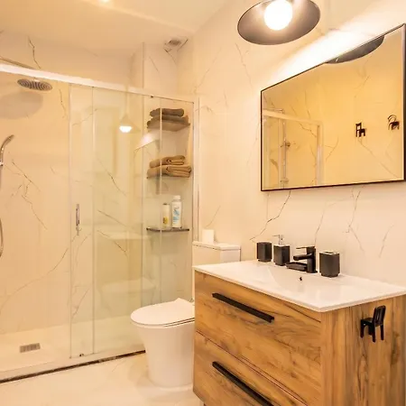Bright Sunny 2br Island Kitchen In Remedios Lejlighed *