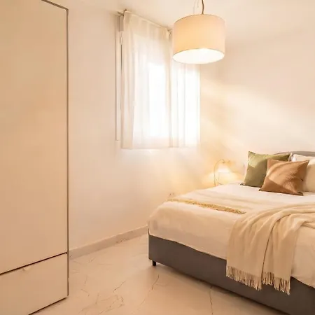 Bright Sunny 2br Island Kitchen In Remedios * Sevilla