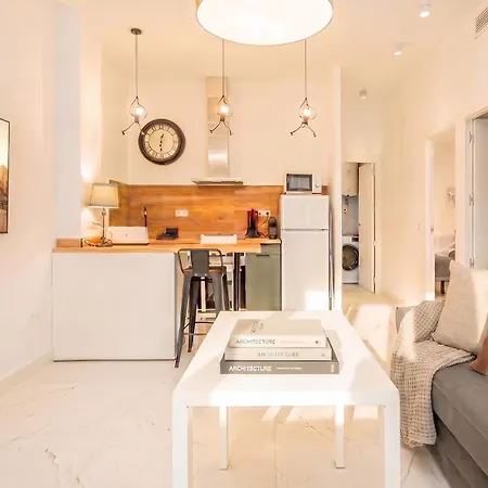 Bright Sunny 2br Island Kitchen In Remedios شقة *
