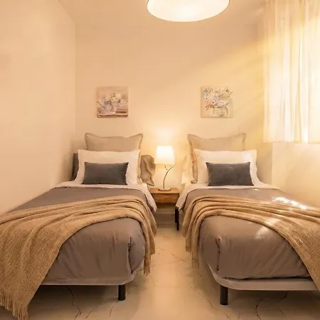 Bright Sunny 2br Island Kitchen In Remedios * إشبيلية