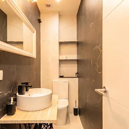 Bright Sunny 2br Island Kitchen In Remedios إشبيلية
