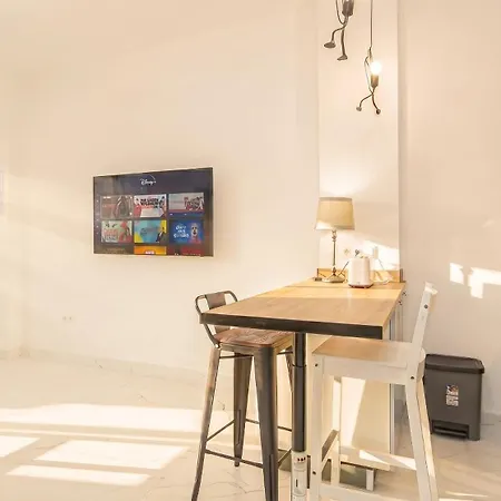 Bright Sunny 2br Island Kitchen In Remedios شقة
