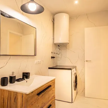 Bright Sunny 2br Island Kitchen In Remedios *